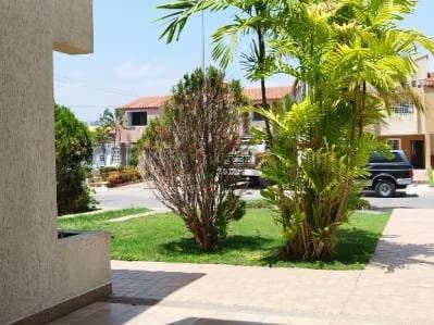 Amplia Casa equipada y amoblada en una excelente zona, - 5