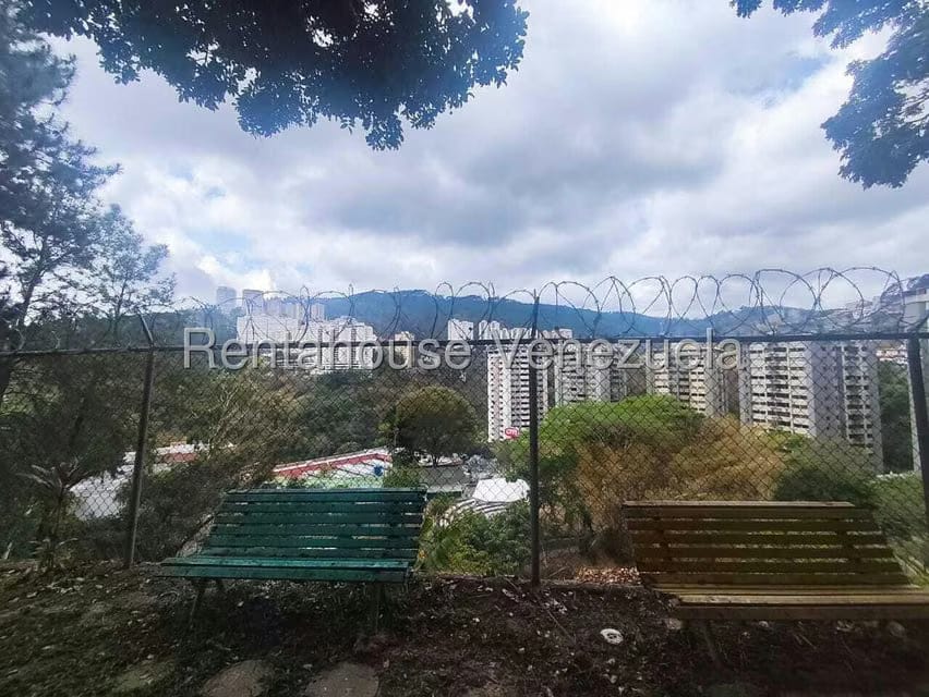 Apartamento (1 Nivel) en Venta en Prados del Este, Distrito Metropolitano - 2