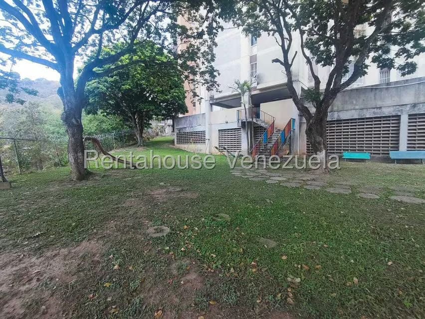 Apartamento (1 Nivel) en Venta en Prados del Este, Distrito Metropolitano - 3