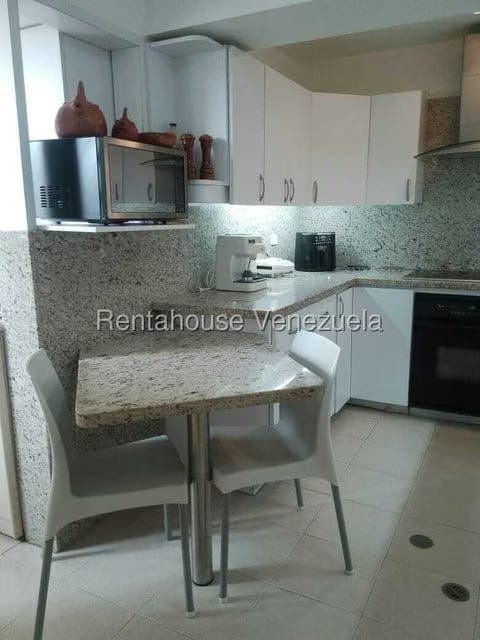 Apartamento (1 Nivel) en Venta en Prados del Este, Distrito Metropolitano - 21