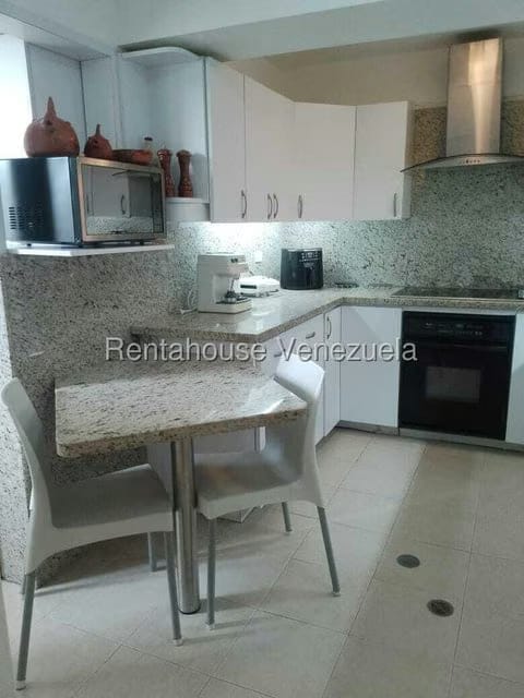 Apartamento (1 Nivel) en Venta en Prados del Este, Distrito Metropolitano - 23