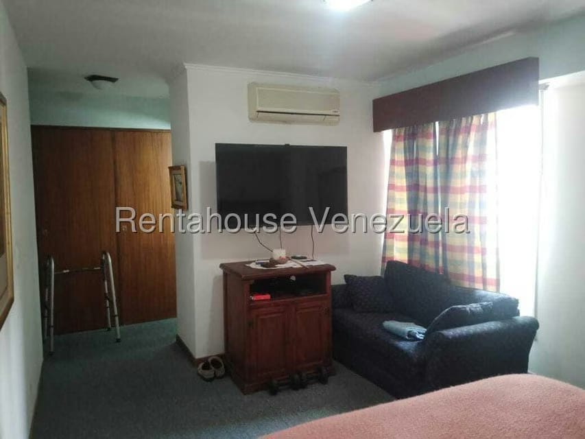 Apartamento (1 Nivel) en Venta en Prados del Este, Distrito Metropolitano - 28