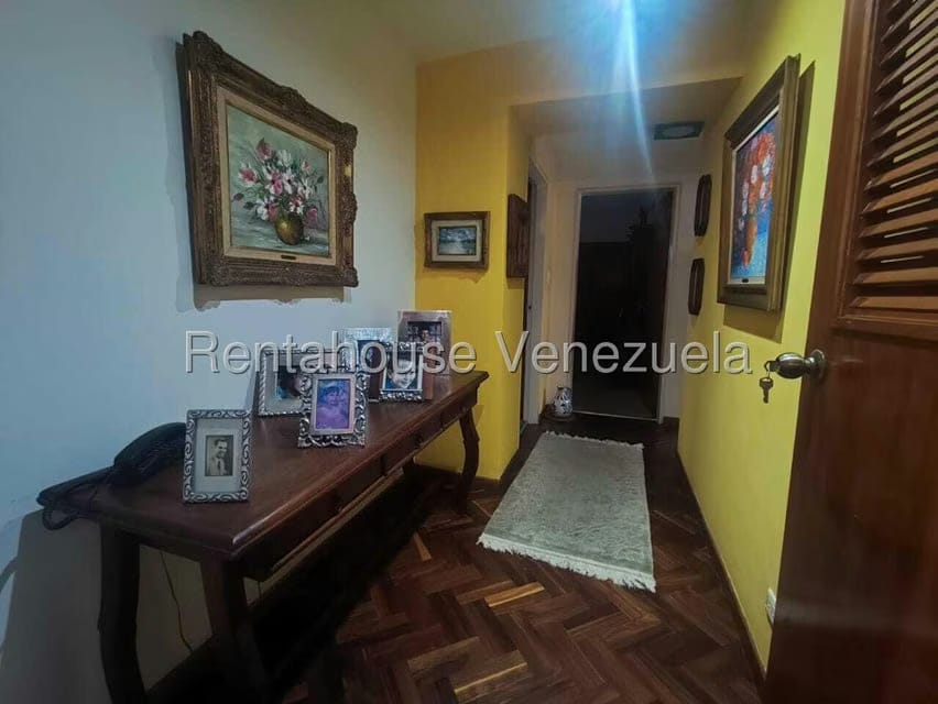 Apartamento (1 Nivel) en Venta en Prados del Este, Distrito Metropolitano - 31