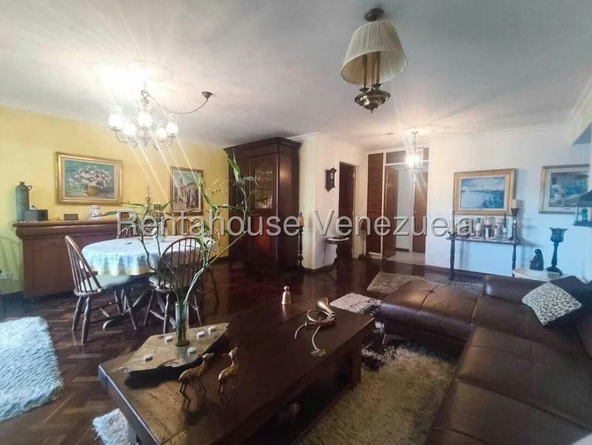 Apartamento (1 Nivel) en Venta en Prados del Este, Distrito Metropolitano - 42
