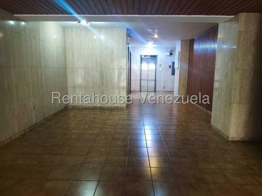 Apartamento (1 Nivel) en Venta en Prados del Este, Distrito Metropolitano - 48