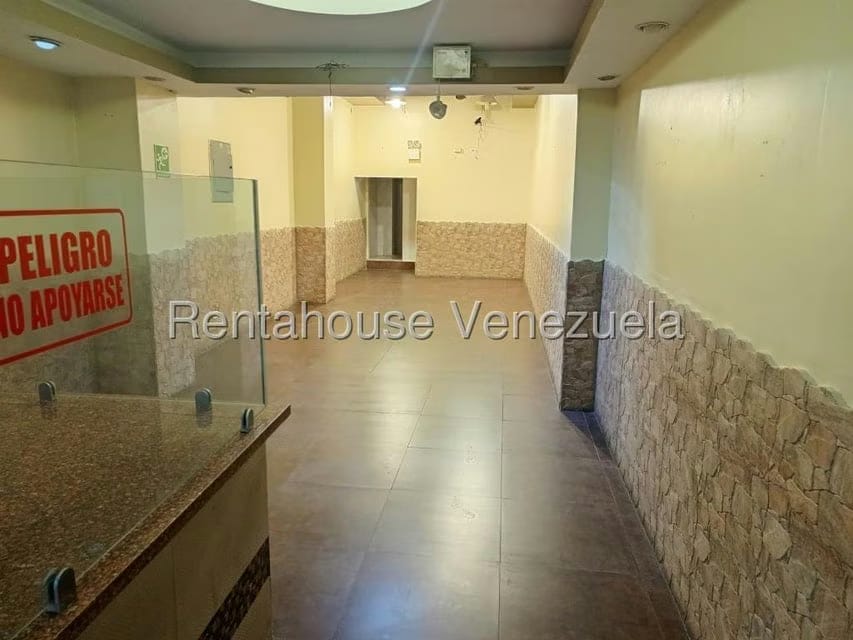 Comercial (Edificio) en Alquiler en Parroquia Catedral, Distrito Metropolitano - 11