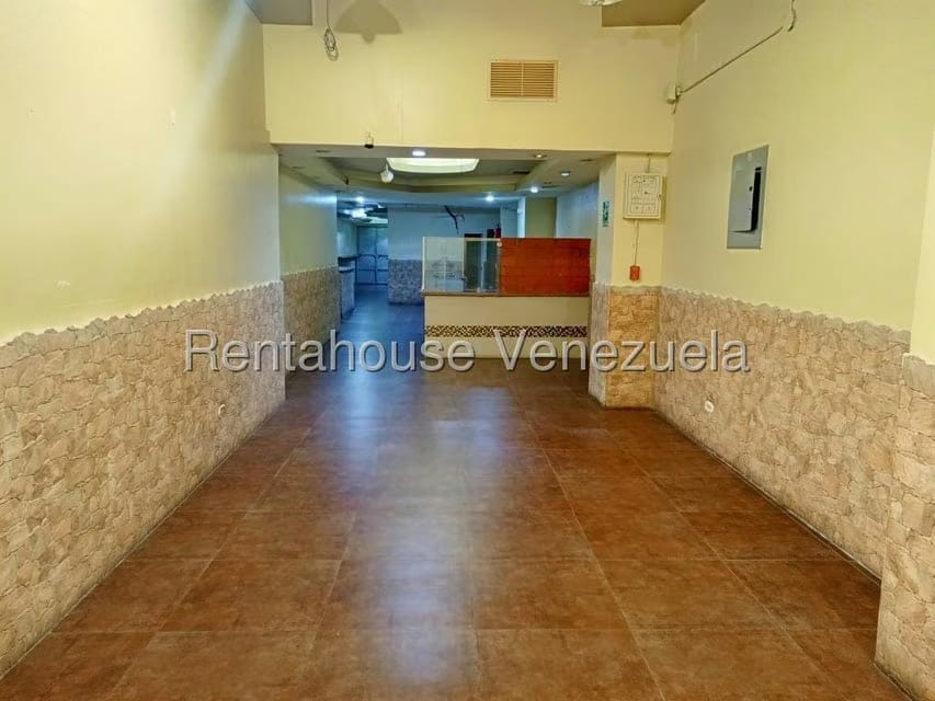 Comercial (Edificio) en Alquiler en Parroquia Catedral, Distrito Metropolitano - 13