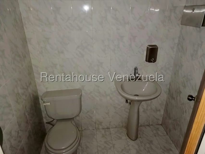 Comercial (Edificio) en Alquiler en Parroquia Catedral, Distrito Metropolitano - 28