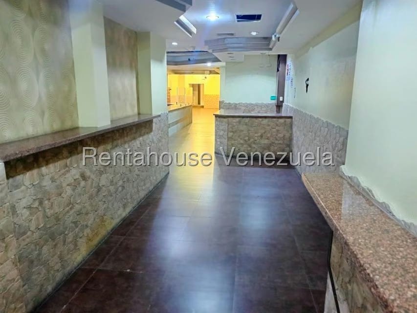 Comercial (Edificio) en Alquiler en Parroquia Catedral, Distrito Metropolitano - 8