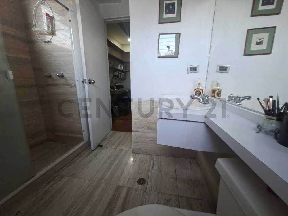 En Alquiler: Apartamento en Sebucán, Caracas, con Vista al Ávila. Calle Cerrada - 10