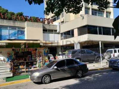 LOCAL EN CC SANTA SOFÍA IDEAL PARA GRUPO MÉDICO - 2