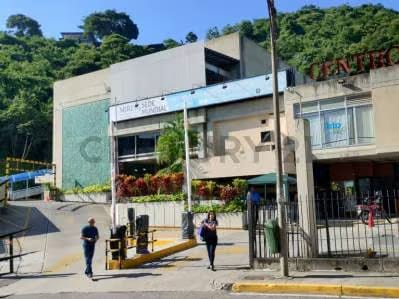 LOCAL EN CC SANTA SOFÍA IDEAL PARA GRUPO MÉDICO - 3