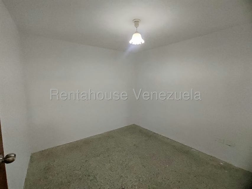 Casa (1 Nivel) en Alquiler en Centro, Lara - 12