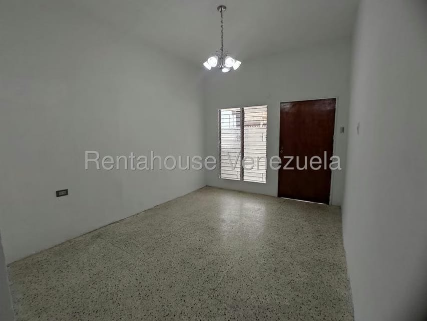 Casa (1 Nivel) en Alquiler en Centro, Lara - 3