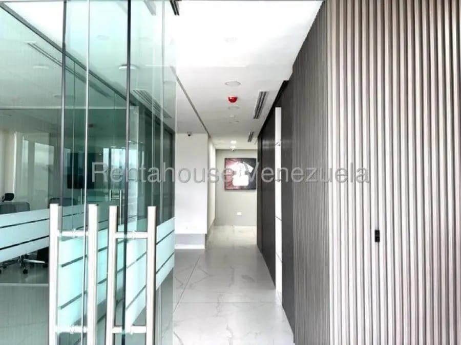 Oficina en Alquiler en los dos caminos Caracas - 2