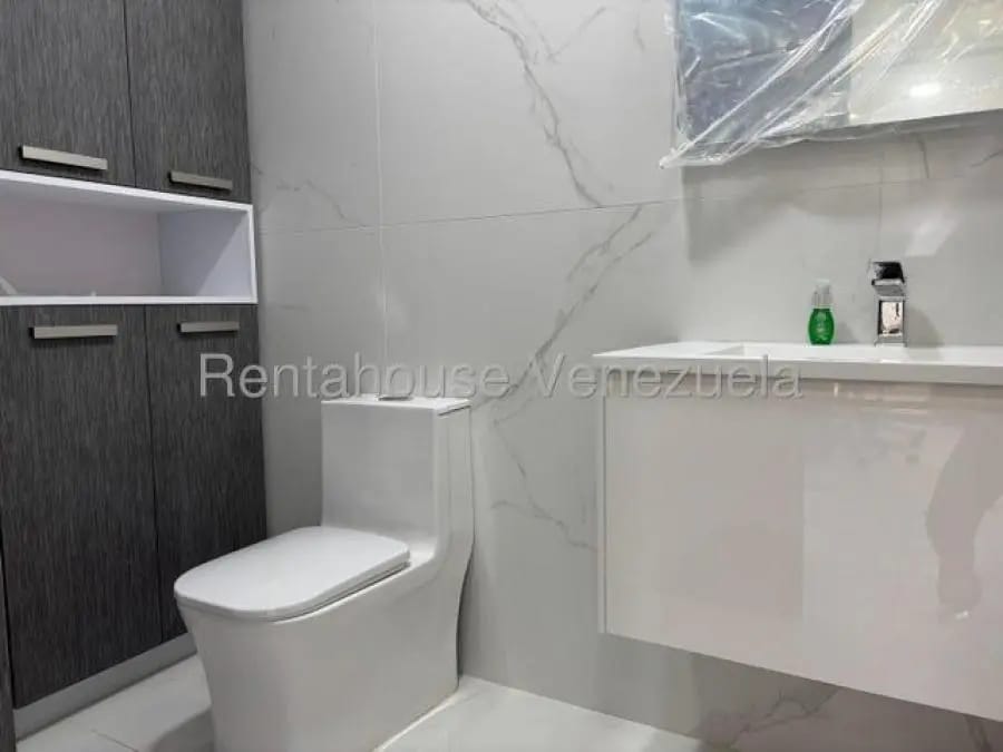 Oficina en Alquiler en los dos caminos Caracas - 3