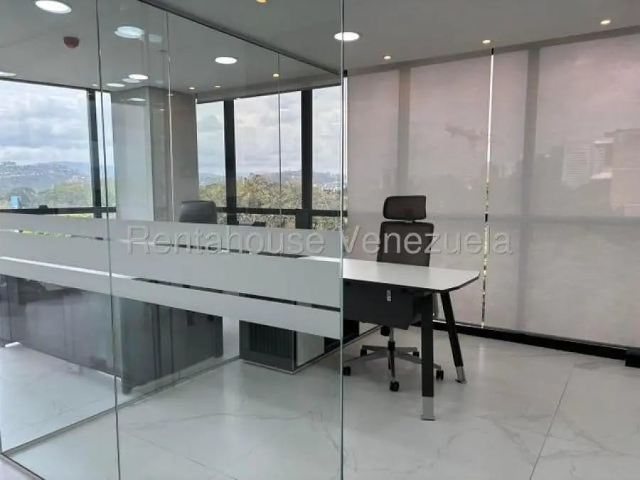 Oficina en Alquiler en los dos caminos Caracas - 4
