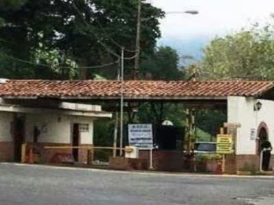 VENTA EXCLUSIVA CASA DE 3 NIVELES URB.CLUB DE CAMPO EN SAN ANTONIO DE LOS ALTOS