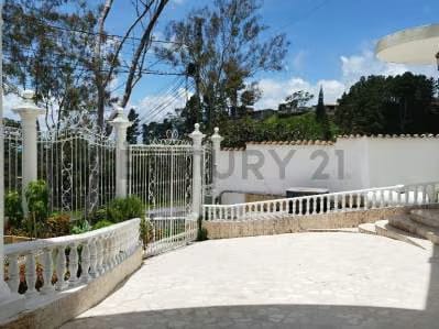 VENTA EXCLUSIVA CASA DE 3 NIVELES URB.CLUB DE CAMPO EN SAN ANTONIO DE LOS ALTOS - 2