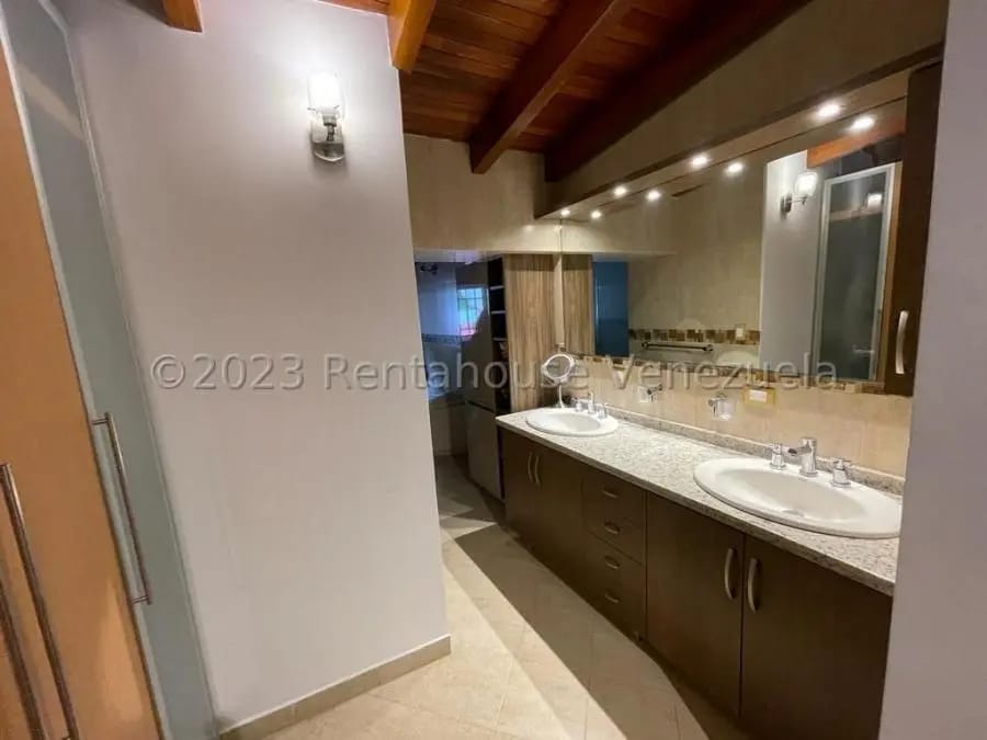 Casa en Venta en Alto Prado Caracas - 11