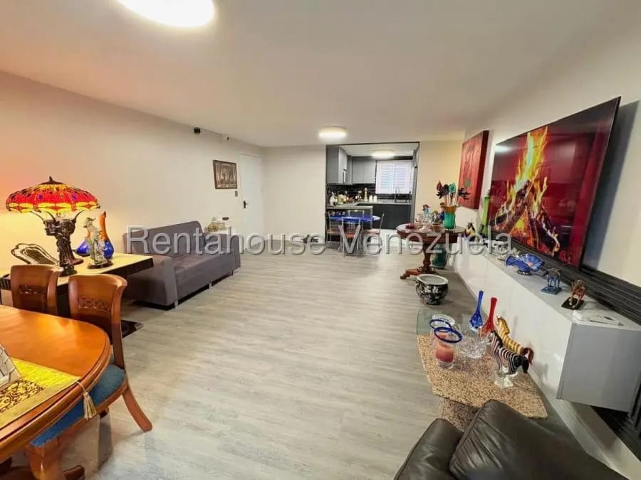Apartamento en Venta en Santa Sofia Caracas - 2