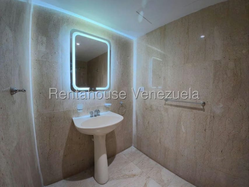 Apartamento (1 Nivel) en Alquiler en La Lagunita Country Club, Distrito Metropolitano - 16