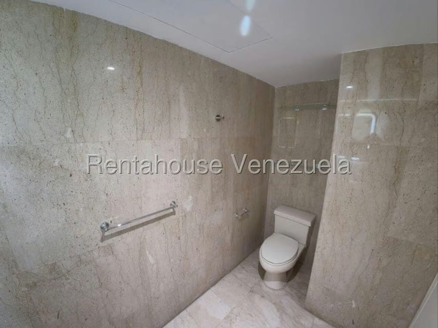 Apartamento (1 Nivel) en Alquiler en La Lagunita Country Club, Distrito Metropolitano - 17