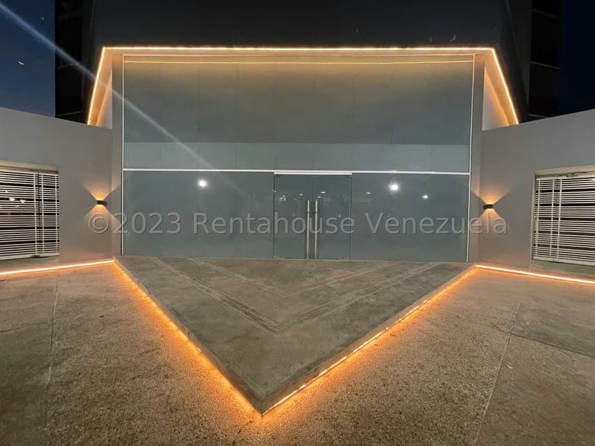 Comercial (Local Comercial) en Alquiler en Los Dos Caminos, Distrito Metropolitano