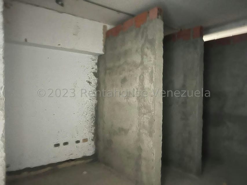 Comercial (Local Comercial) en Alquiler en Los Dos Caminos, Distrito Metropolitano - 5