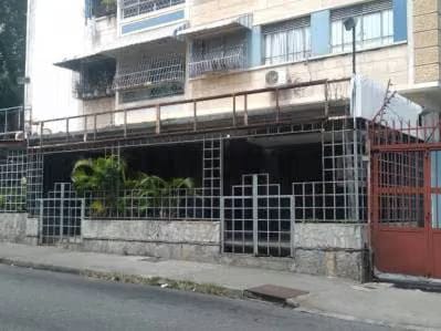 Excelente local a pie de calle, ideal para expendio de comida - 2