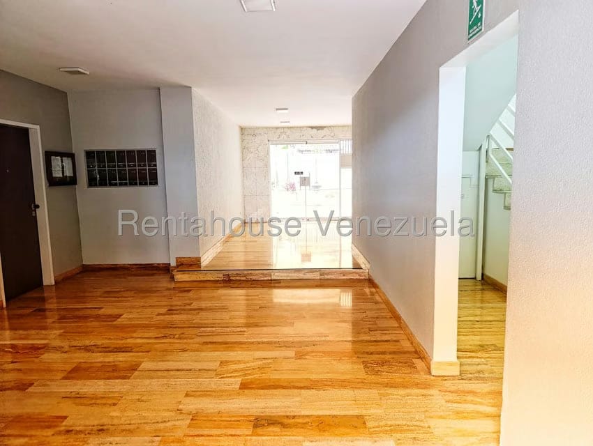 Apartamento (Duplex) en Venta en Los Palos Grandes, Distrito Metropolitano - 3