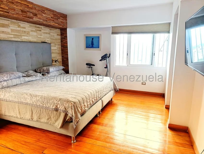 Apartamento (Duplex) en Venta en Los Palos Grandes, Distrito Metropolitano - 26