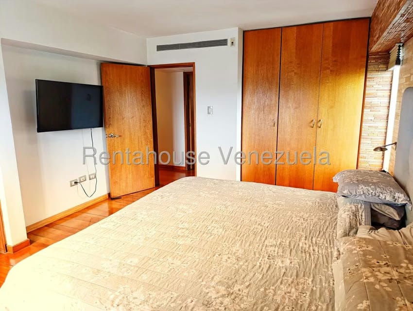 Apartamento (Duplex) en Venta en Los Palos Grandes, Distrito Metropolitano - 28