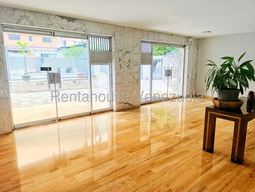 Apartamento (Duplex) en Venta en Los Palos Grandes, Distrito Metropolitano - 4