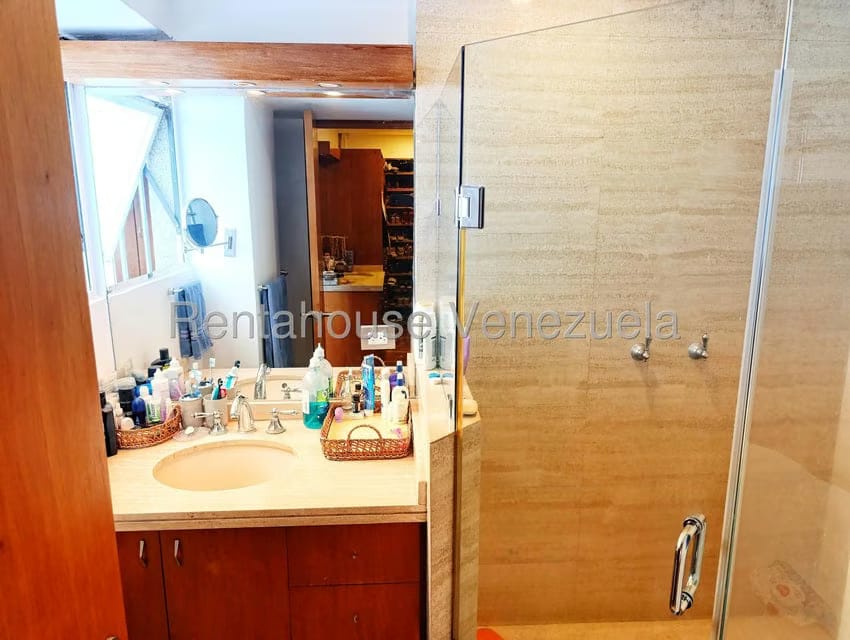 Apartamento (Duplex) en Venta en Los Palos Grandes, Distrito Metropolitano - 31