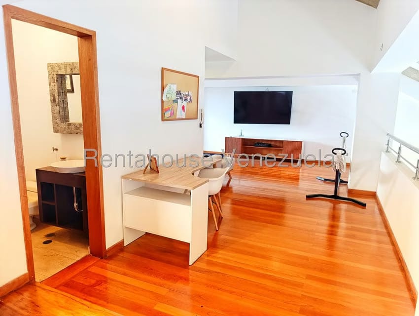 Apartamento (Duplex) en Venta en Los Palos Grandes, Distrito Metropolitano - 40