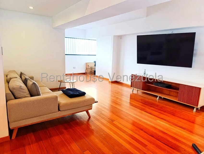 Apartamento (Duplex) en Venta en Los Palos Grandes, Distrito Metropolitano - 41