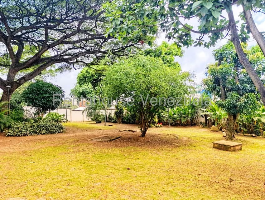 Apartamento (Duplex) en Venta en Los Palos Grandes, Distrito Metropolitano - 53