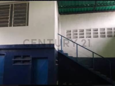 En Venta Galpón en Bello Monte - 5