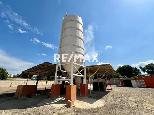 Se Vende Bloquera Industrial Sector La Victoria