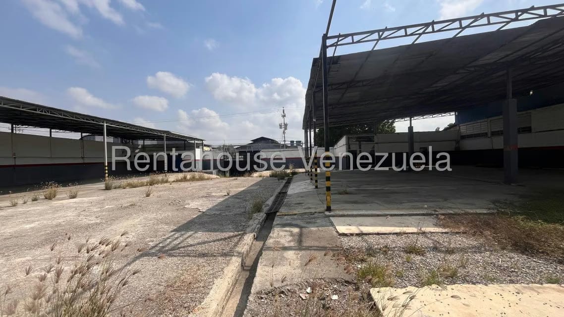 Comercial (Galpon - Deposito) en Venta en Zona Industrial 1, Lara - 2