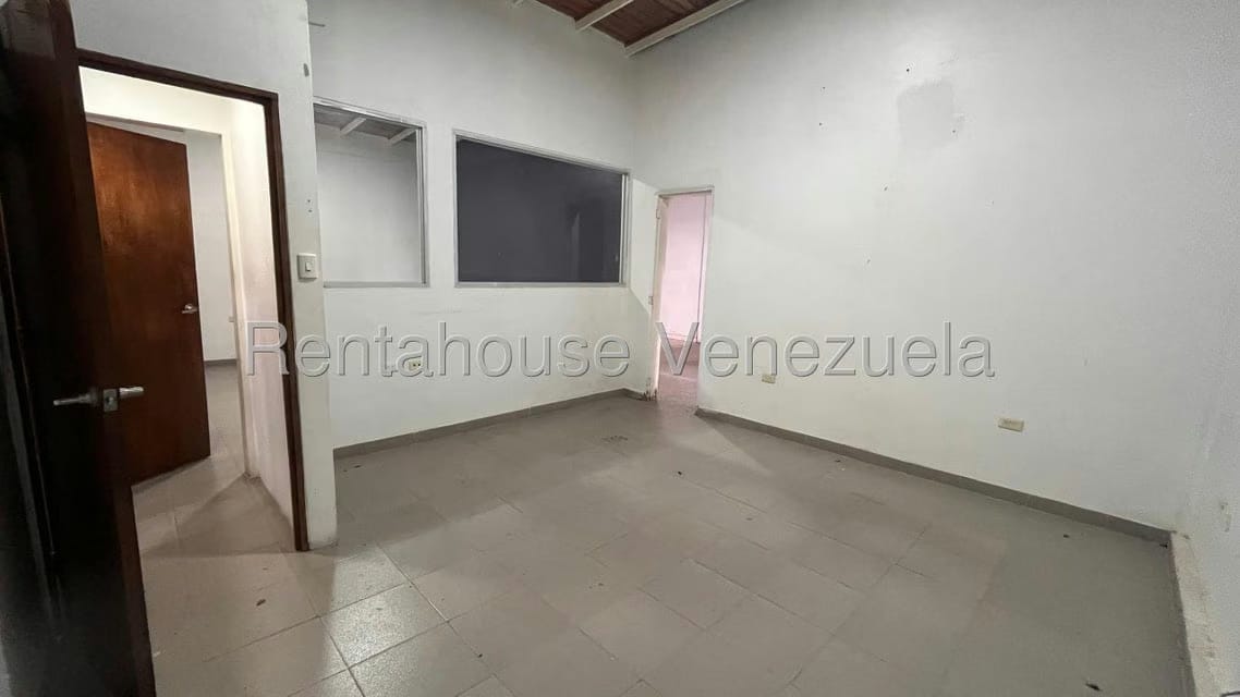 Comercial (Galpon - Deposito) en Venta en Zona Industrial 1, Lara - 11