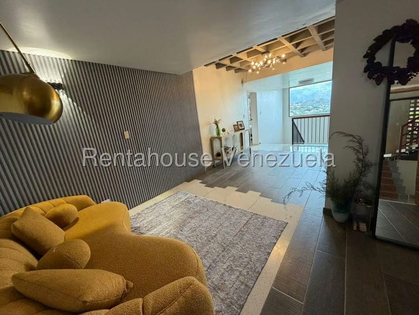 Casa (Multipes Niveles) en Venta en Prados del Este, Distrito Metropolitano - 2