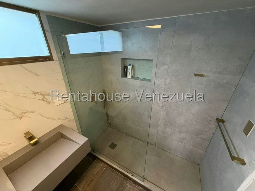 Casa (Multipes Niveles) en Venta en Prados del Este, Distrito Metropolitano - 12
