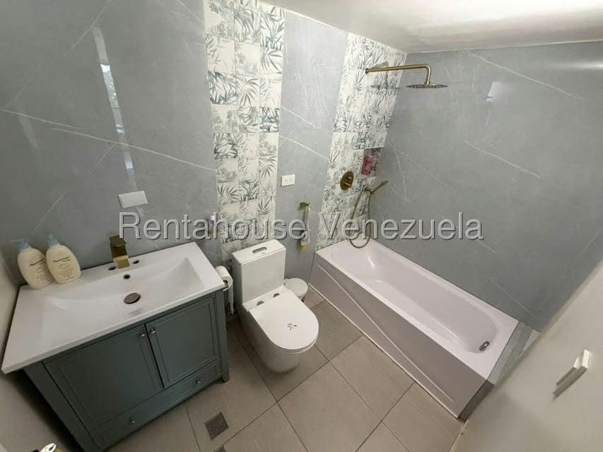 Casa (Multipes Niveles) en Venta en Prados del Este, Distrito Metropolitano - 14