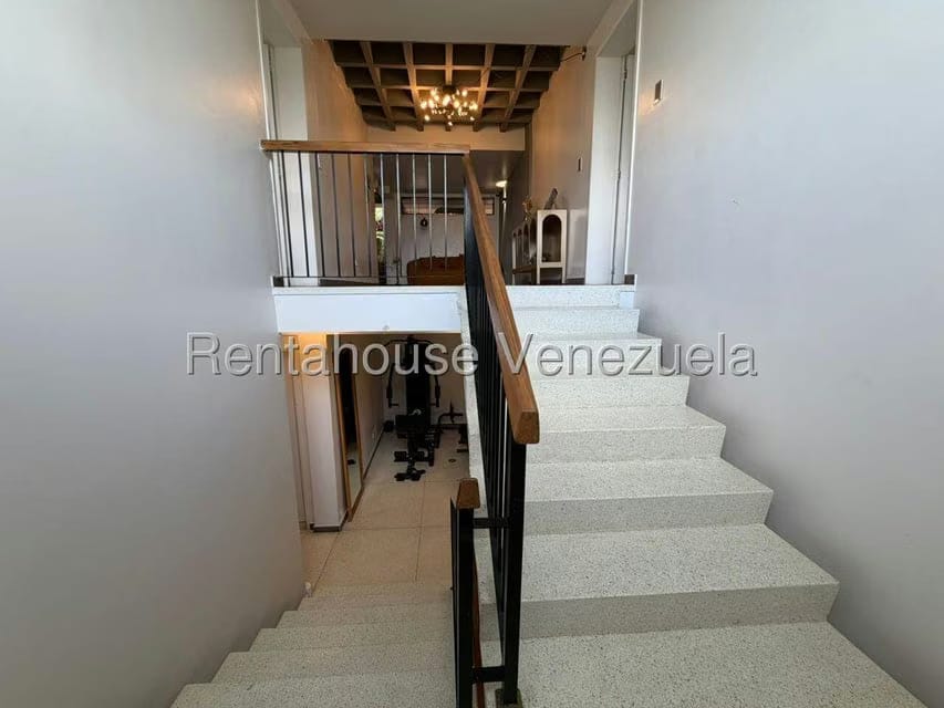 Casa (Multipes Niveles) en Venta en Prados del Este, Distrito Metropolitano - 19