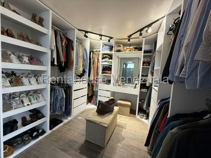 Casa (Multipes Niveles) en Venta en Prados del Este, Distrito Metropolitano - 9