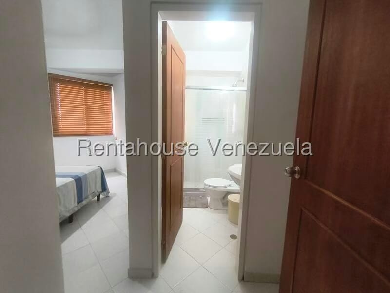 Apartamento (1 Nivel) en Alquiler en La Trigaleña, Carabobo - 12