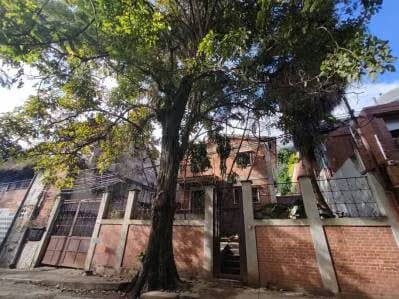 En venta casa para remodelar, con excelente ubicación en Los Palos Grandes