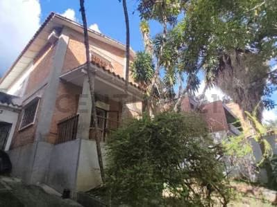 En venta casa para remodelar, con excelente ubicación en Los Palos Grandes - 7